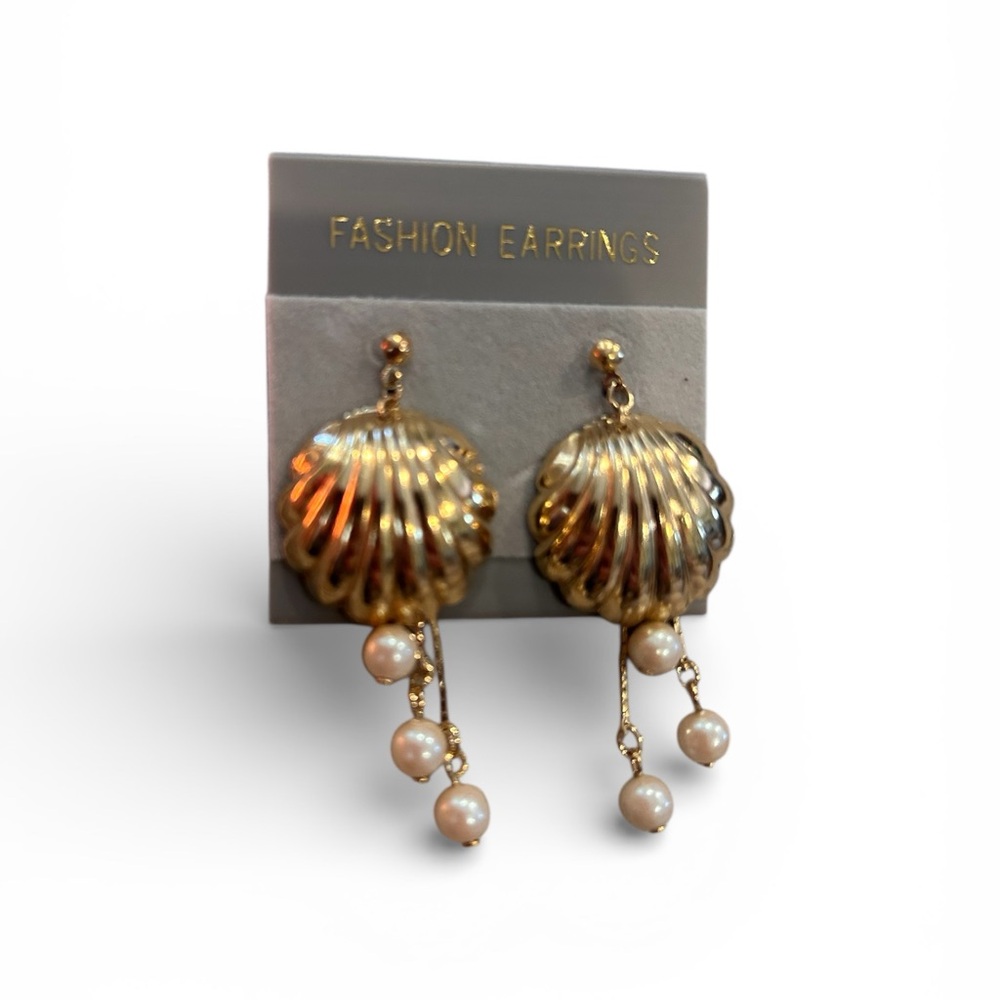Vintage Gold Shell Dangle Earrings
